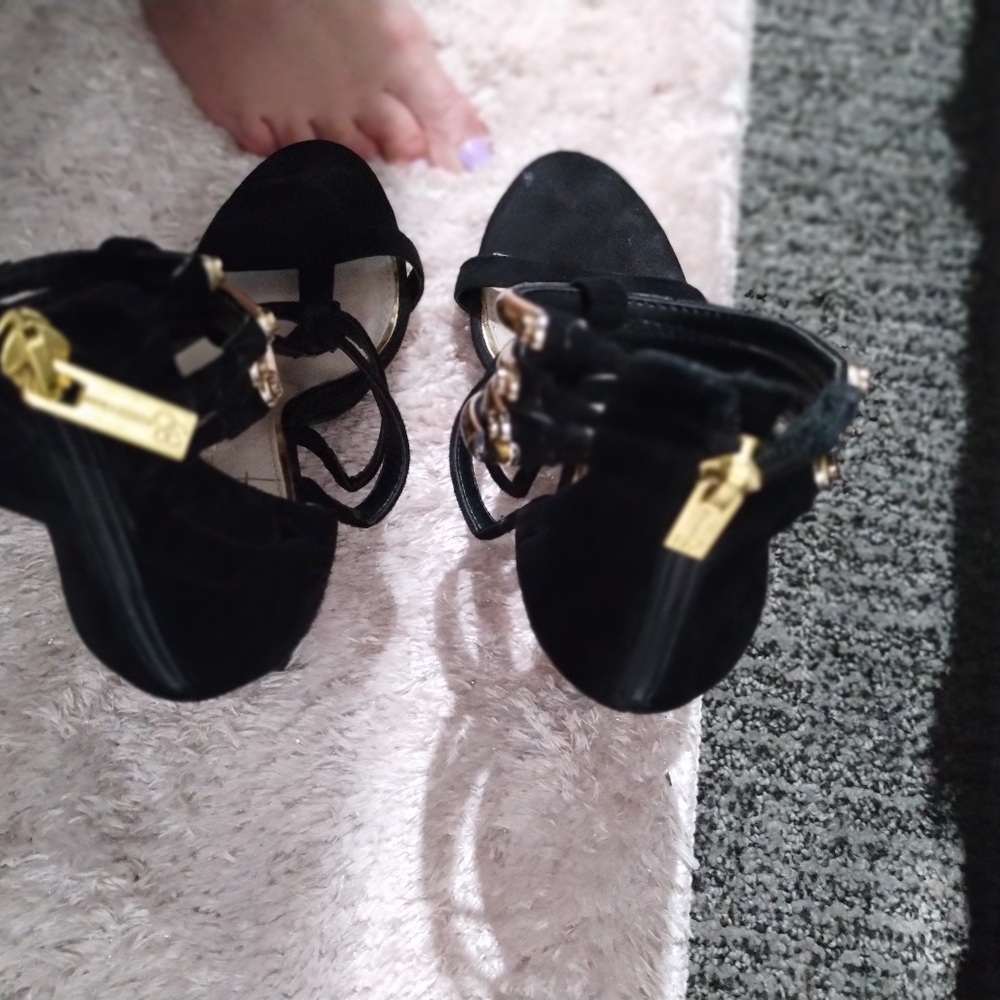 Heels - Picture 3 of 4
